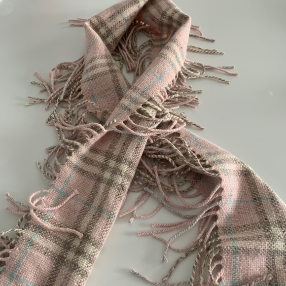 Burberry London Scarf - Picture 5 of 5